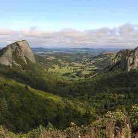 فيلا La Grange De La Gratade Rochefort-Montagne المظهر الخارجي الصورة