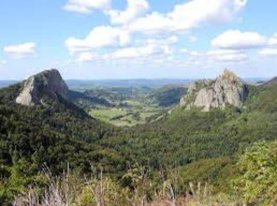 فيلا La Grange De La Gratade Rochefort-Montagne المظهر الخارجي الصورة