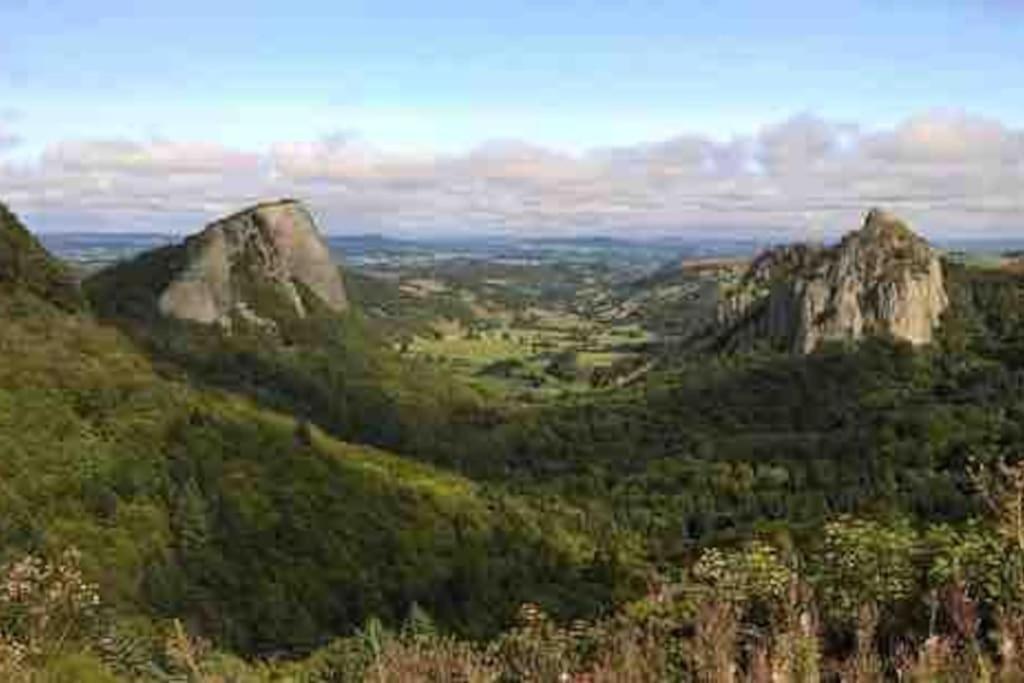فيلا La Grange De La Gratade Rochefort-Montagne المظهر الخارجي الصورة